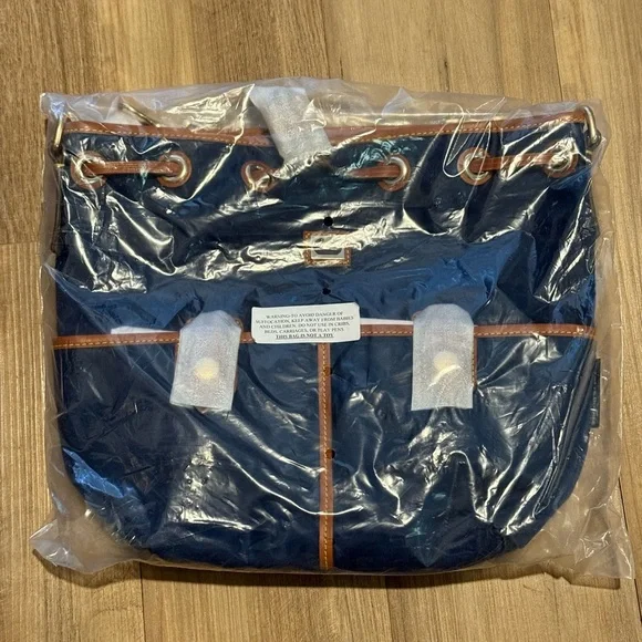 Dooney & Bourke Wayfarer Drawstring Bucket Bag Nylon Navy Handbag AUTHENTIC NEW - Picture 4 of 6